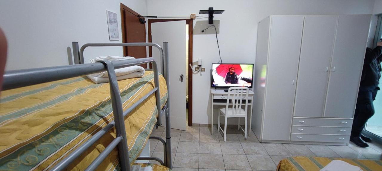 Hotel Zeus Lido Di Classe Room Only エクステリア 写真