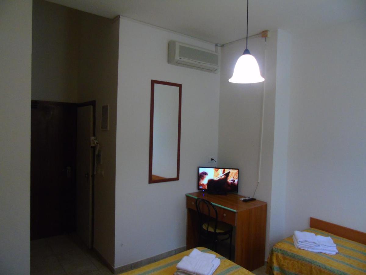 Hotel Zeus Lido Di Classe Room Only エクステリア 写真