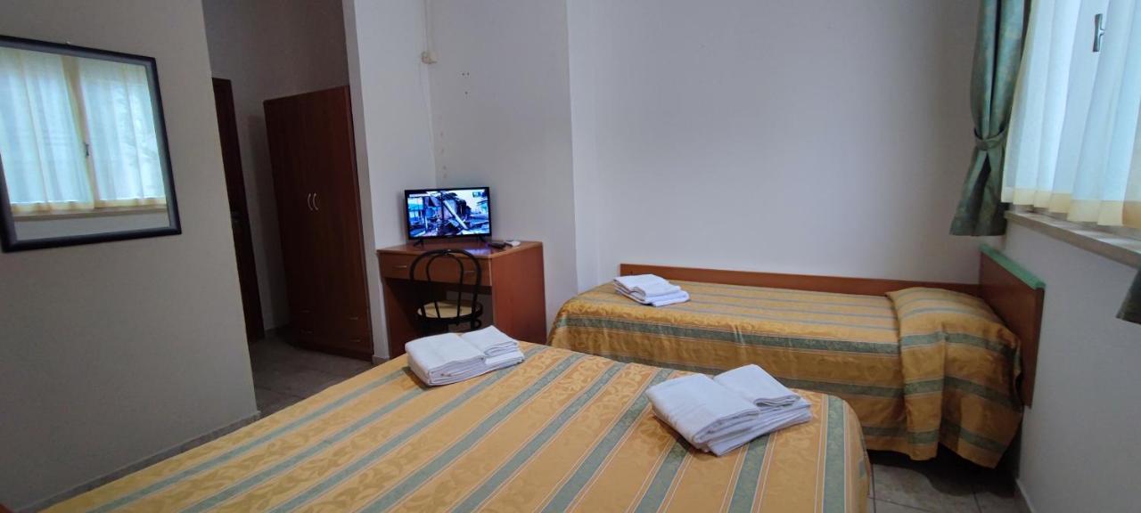 Hotel Zeus Lido Di Classe Room Only エクステリア 写真