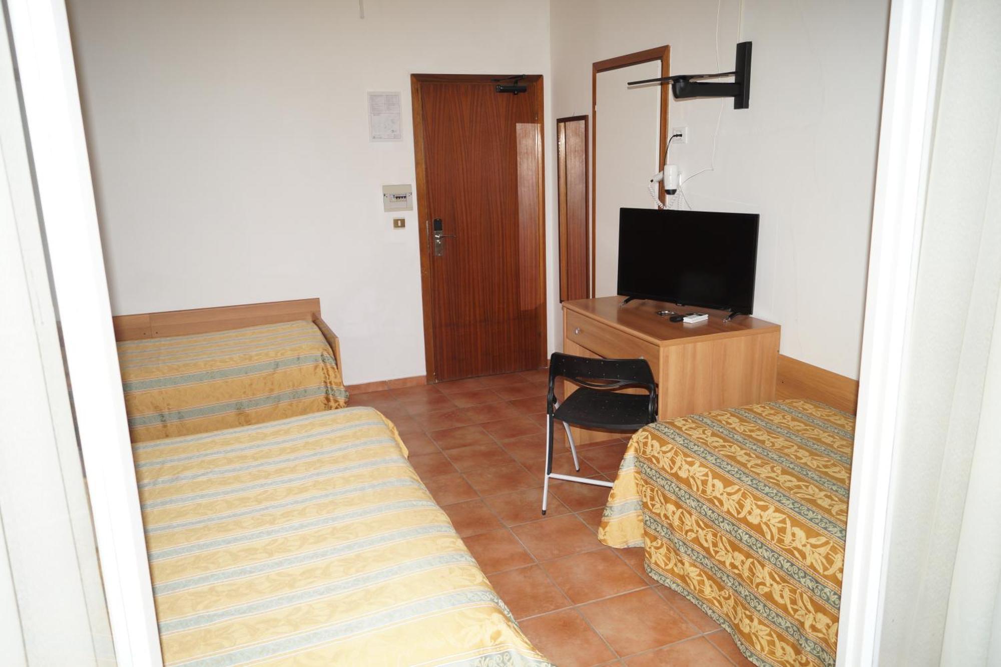 Hotel Zeus Lido Di Classe Room Only エクステリア 写真